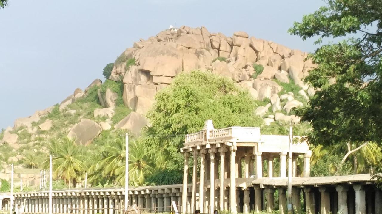 Hotel Varsha Hampi Ngoại thất bức ảnh