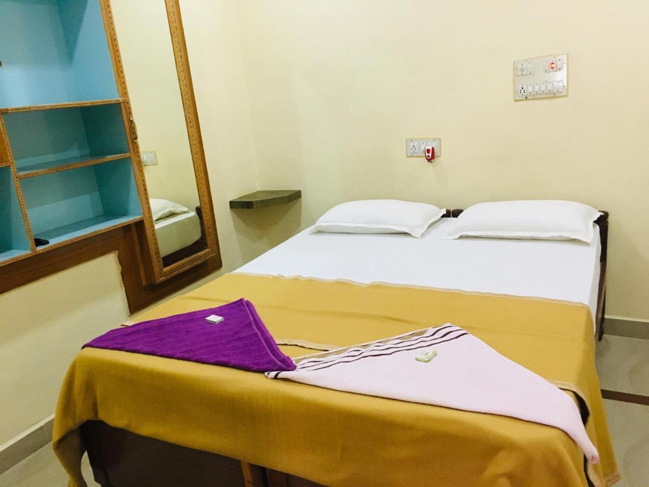Hotel Varsha Hampi Ngoại thất bức ảnh