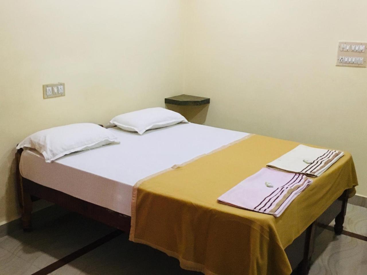 Hotel Varsha Hampi Ngoại thất bức ảnh